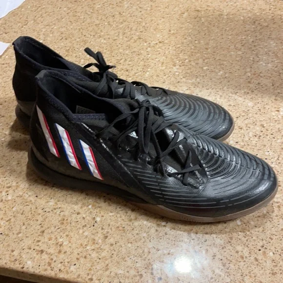 Mens size 12 adidas indoor soccer shoes. Mens size 12 adidas indoor soccer shoes.